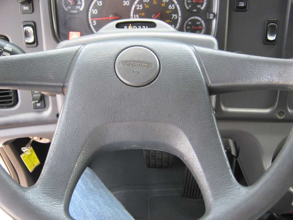 2006 Freightliner M2