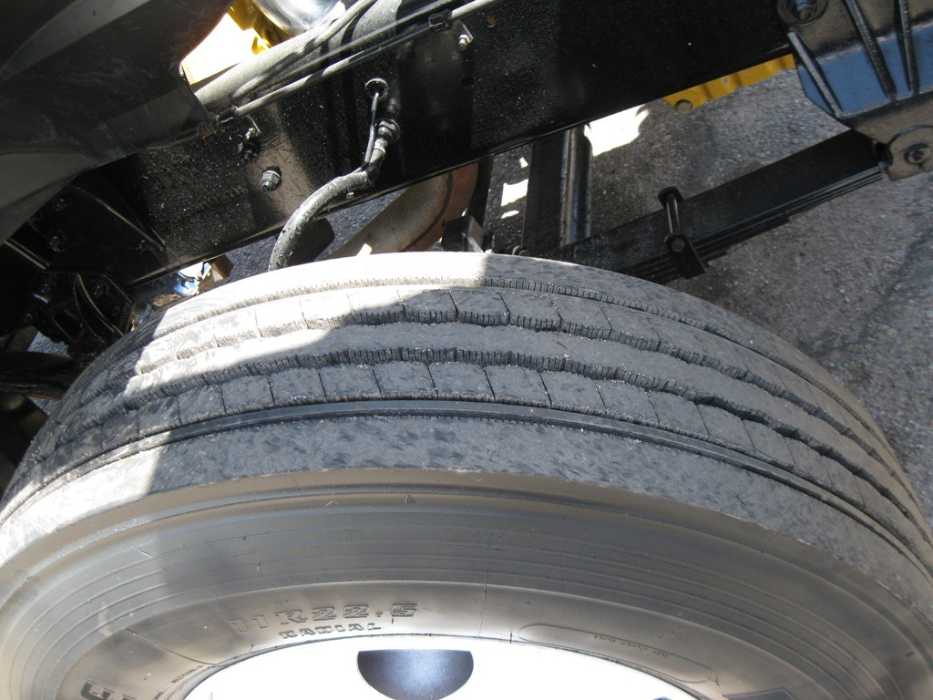 2000 Sterling Trucks L8501